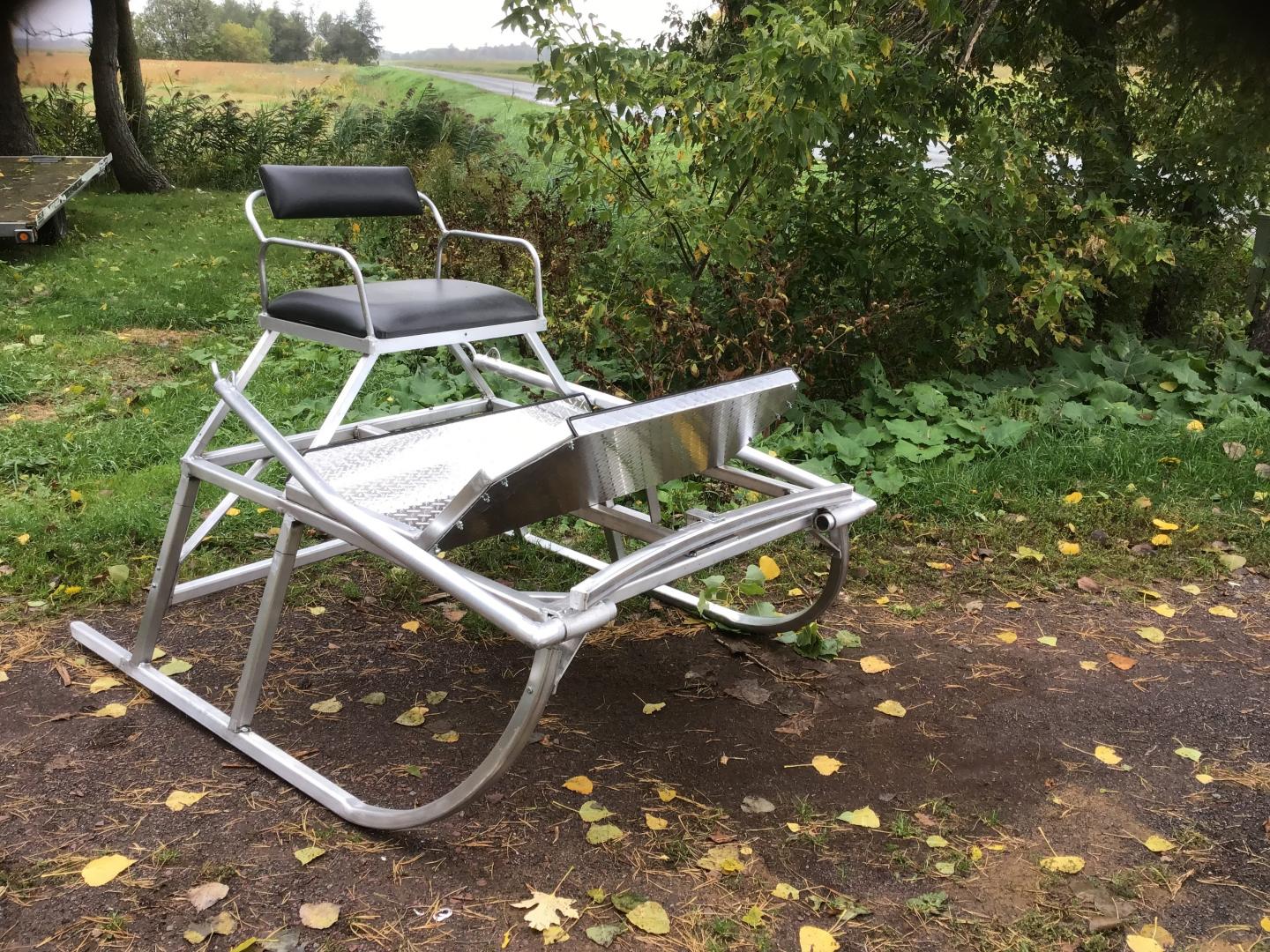 Lightning Sleigh 2 patin.Plaisance et parcours de cône. 1950$